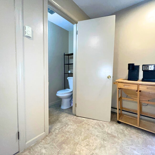 Building Photo - 537 Boswell Ave