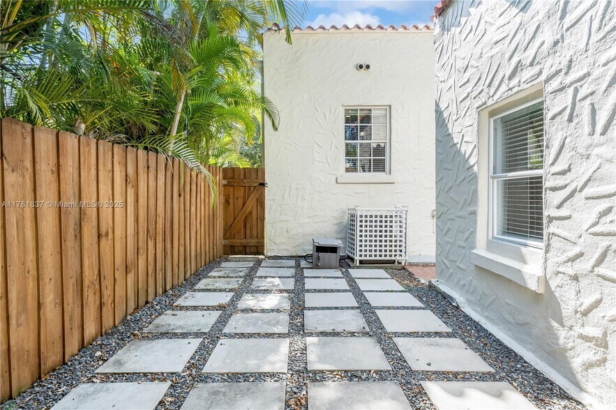 Building Photo - 829 Lorca St