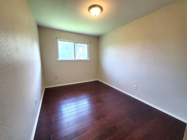 Building Photo - 3703 Skipton Dr