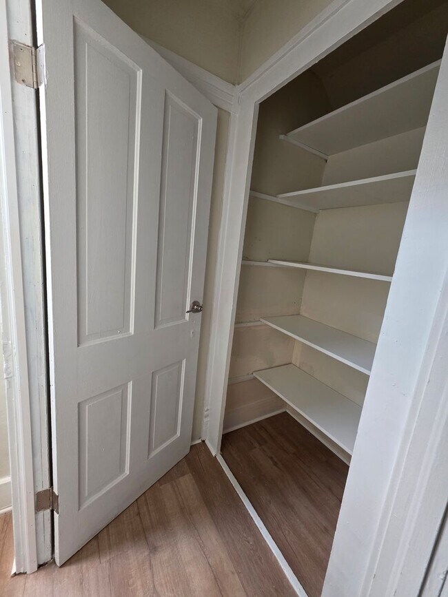 Building Photo - 124 S Lake St