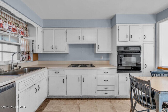 Building Photo - 260 Howard Ave