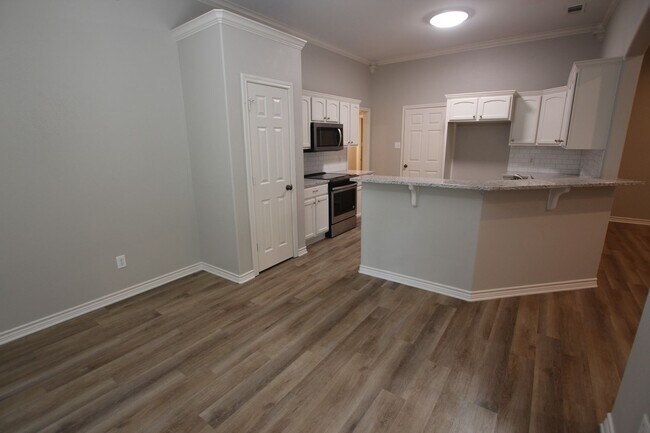 Building Photo - Coming Soon! - Beautiful 3 Bedroom, 2 Bath Home in Tyler! Gated Community!