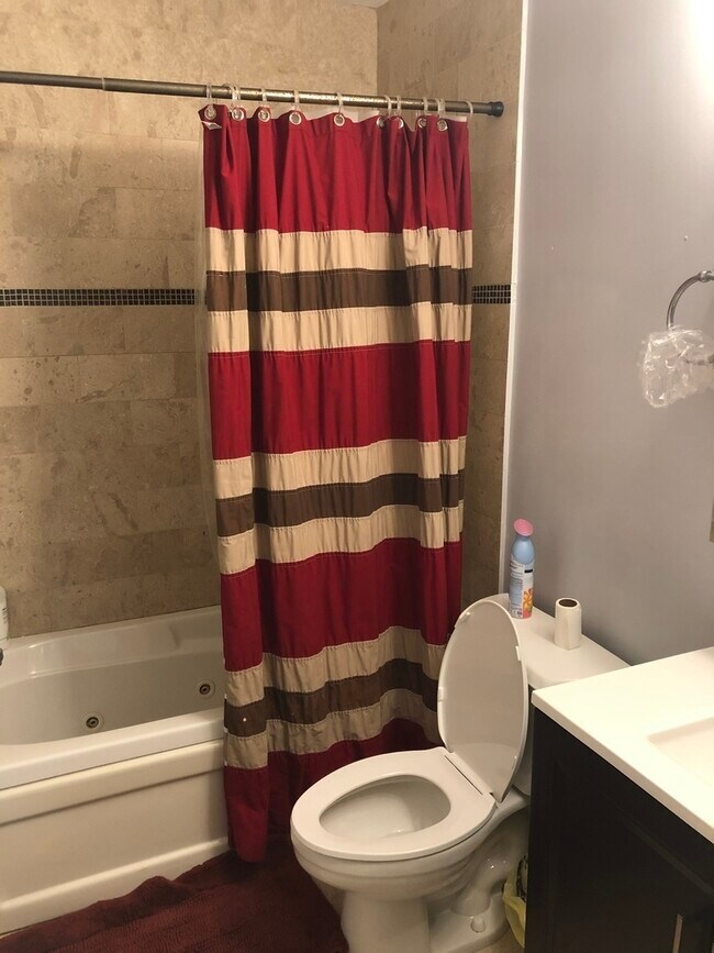 Building Photo - 1468 E 69th St