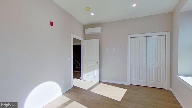 Building Photo - 3859 Lancaster Ave