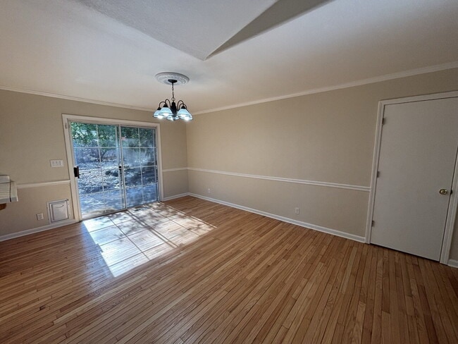 Building Photo - Freshly remodeled home in Pleasant Valley with private yard for rent!