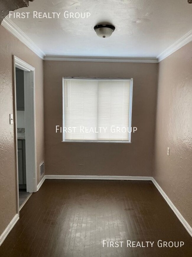 Building Photo - 16 W. Maplewood-#3