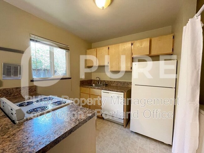 Building Photo - 527 NE 63rd Ave