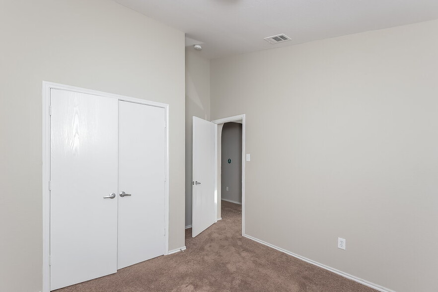 Building Photo - 5832 Melanie Dr