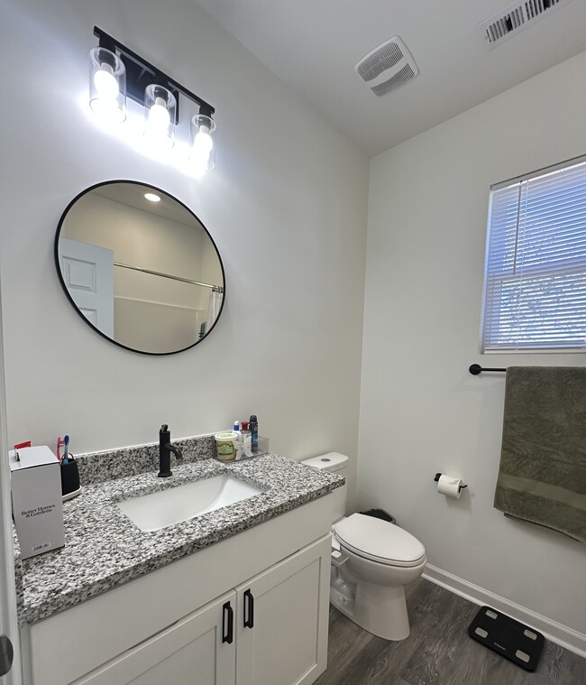 Building Photo - 152 Gregg St