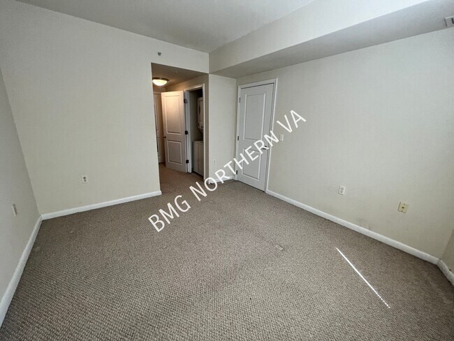 Building Photo - 851 N Glebe Rd