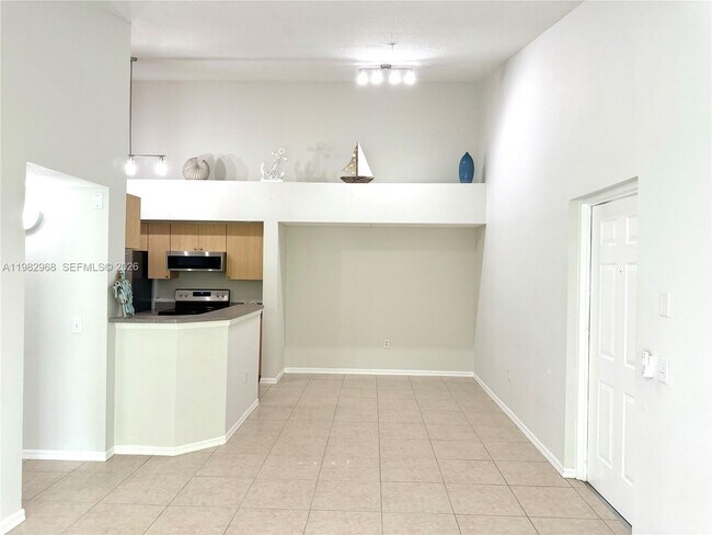 Building Photo - 1020 Villa Cir