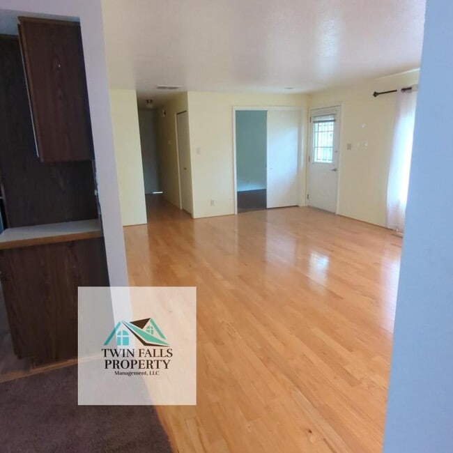 Building Photo - 955 Wood River Dr