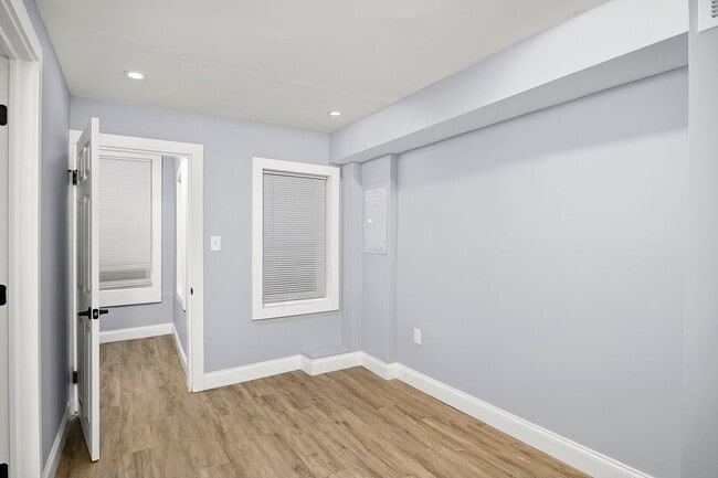 Building Photo - Beautifully renovated 3BR/3.5BA in Upper F...