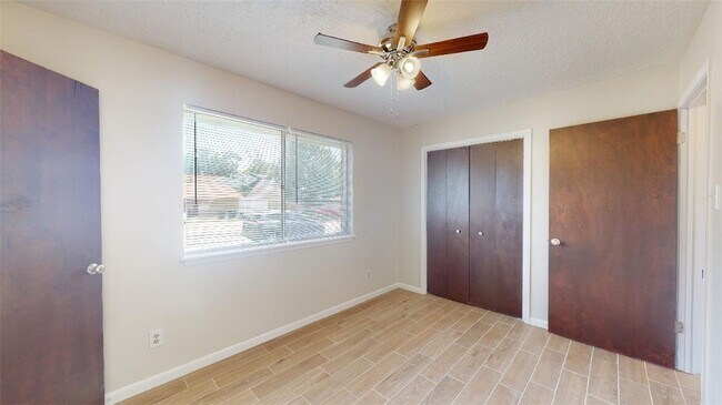 Building Photo - 815 Llano Pl