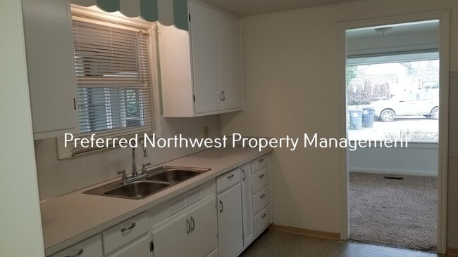 Building Photo - Newly Update 2 Bedroom House in River Road area