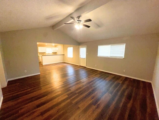 Building Photo - 723 Cherry Valley Dr