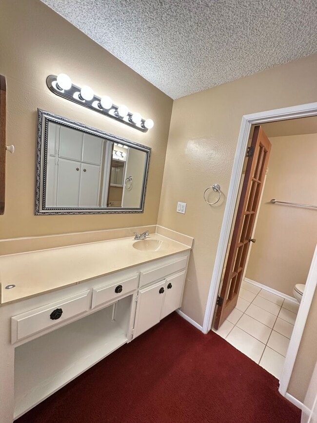 Building Photo - Long Beach 2 bed 2 bath - 2 Car Gar - Gated Community - Great Amenities!