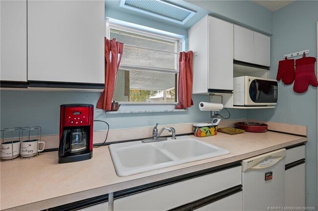 Building Photo - 96 Aqua Ra Dr
