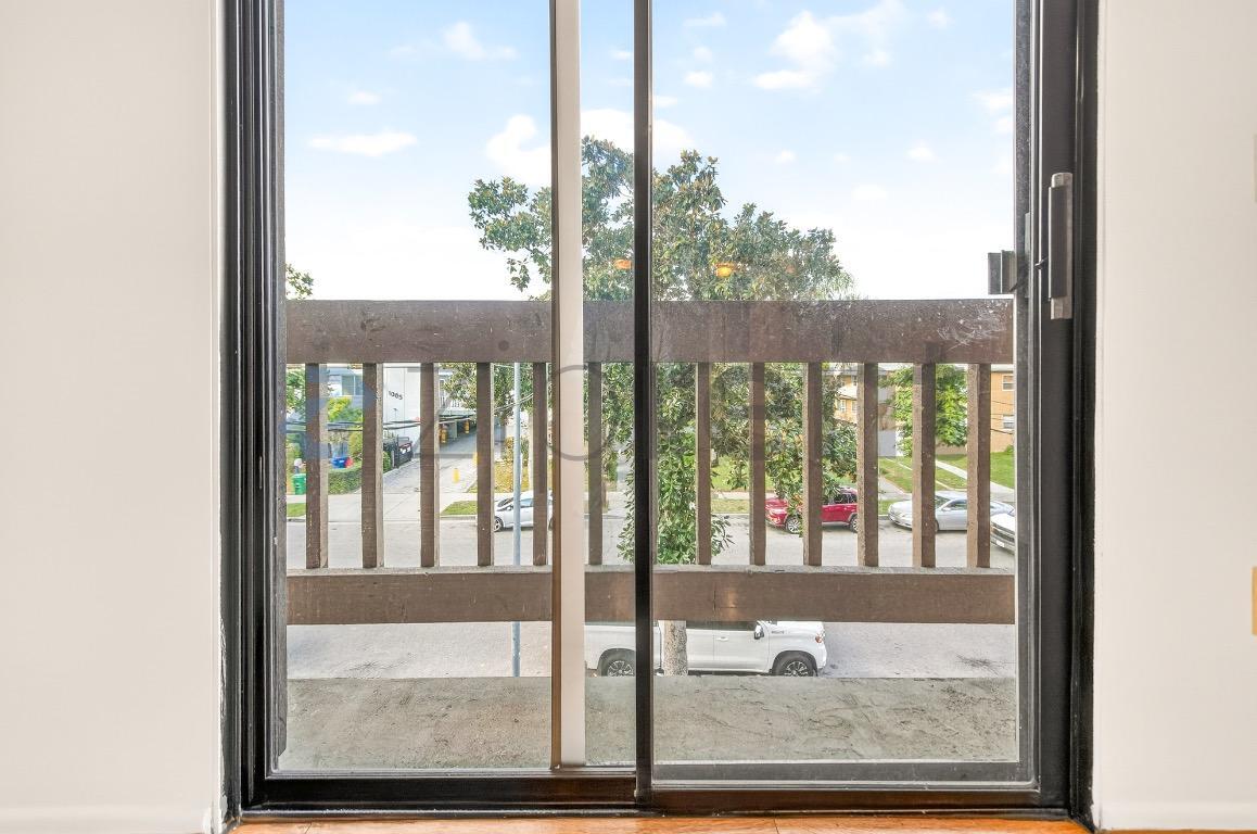 Building Photo - 1004 E Garfield Ave