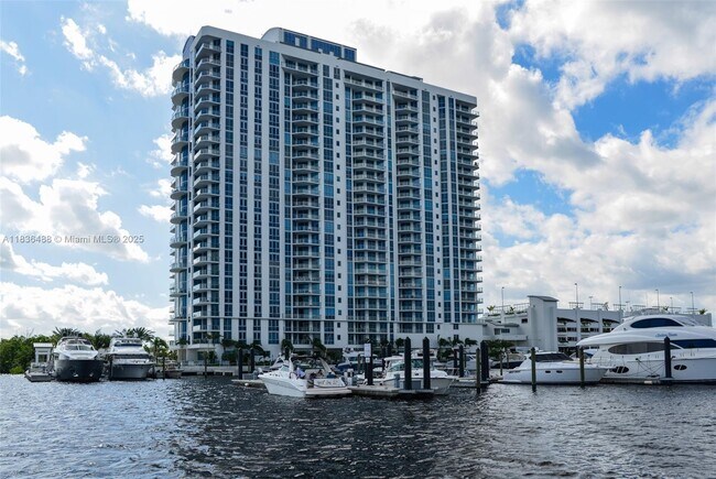 Building Photo - 17111 Biscayne Blvd