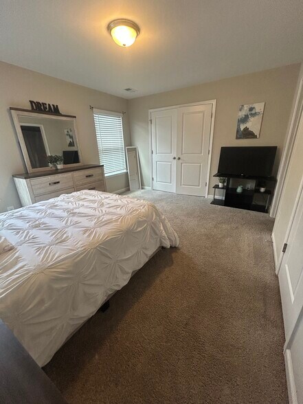 Building Photo - 139 Hunters Grove Dr