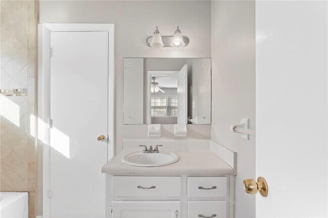 Building Photo - 320 Crossville Ct