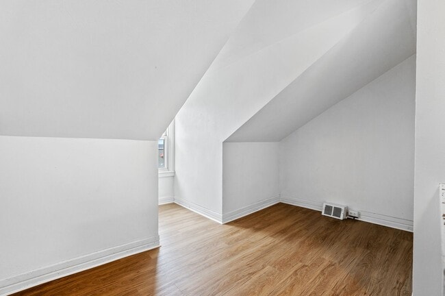 Building Photo - Updated 2 Bed 1 Bath Home With a Loft in Bloomfield - Available NOW!