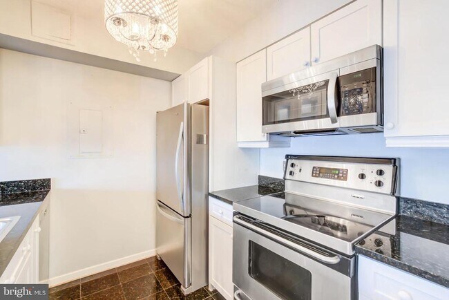 Building Photo - 2111 Wisconsin Ave NW