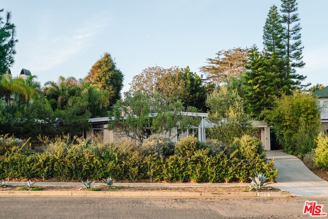 Building Photo - 15515 Via De Las Olas Via