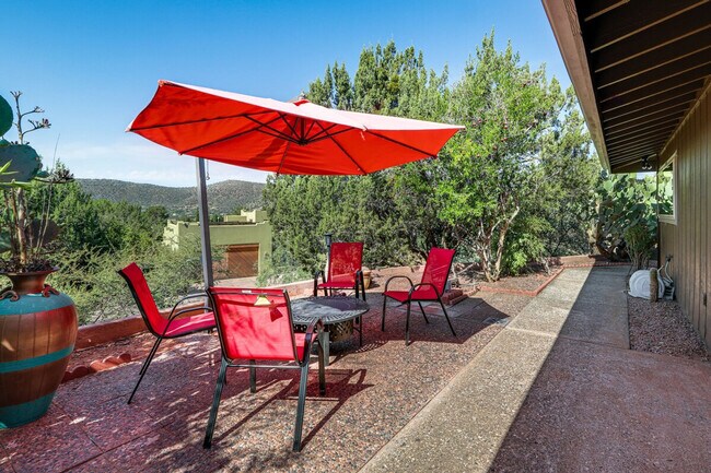 Building Photo - 10 Robbers Roost