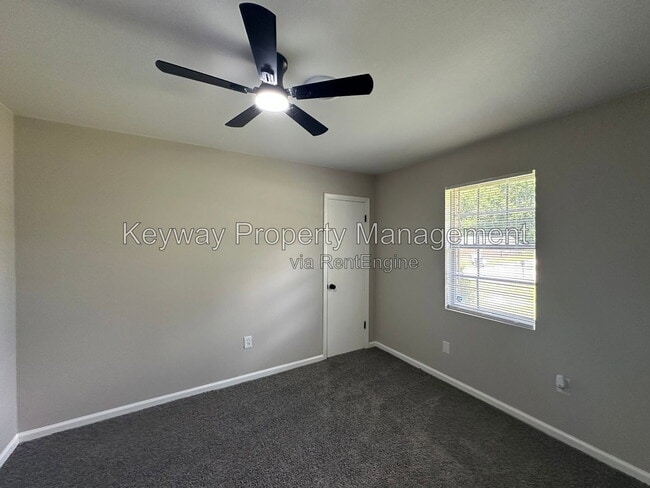 Building Photo - 3606 Columbine Dr
