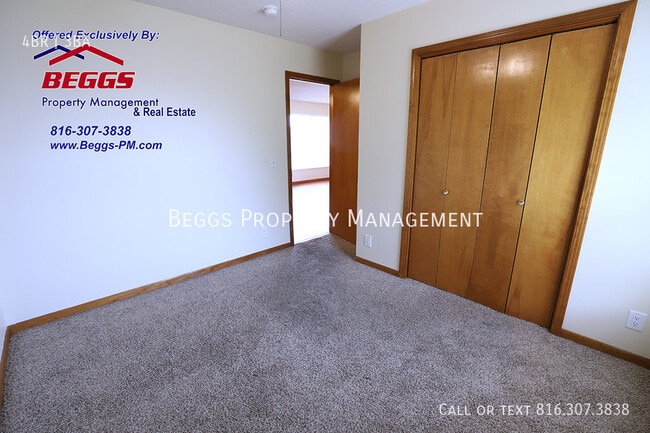 Building Photo - 2116 Glenside-