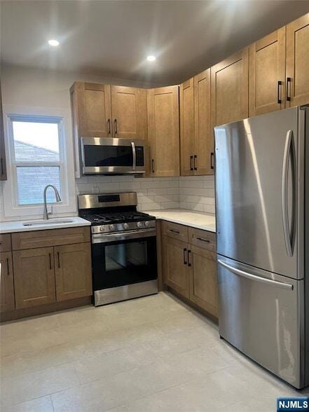 Building Photo - 66 Tuttle St