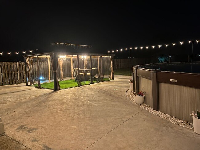 Building Photo - 3 Bedroom House in Addis with Pool, Gazebo...