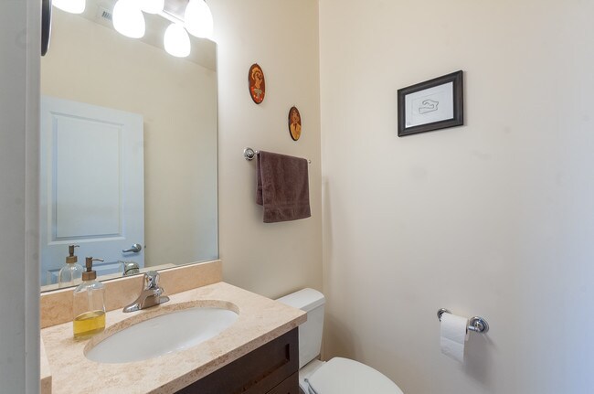 Building Photo - 2516 N Willetts Ct