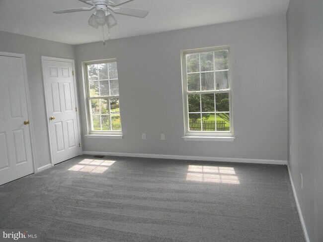 Building Photo - 104 W Main St