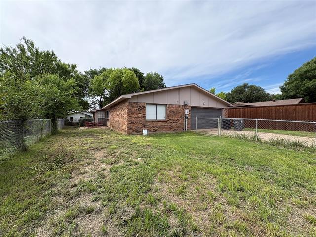 Building Photo - 7103 Hardwood Trail