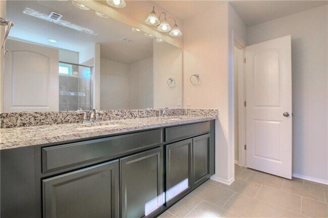 Building Photo - 13909 Osmarea Dr