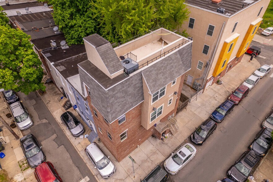 Building Photo - 2001 N Cleveland St