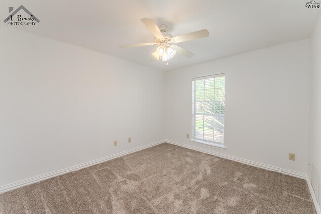 Building Photo - 4937 Silver Crest Dr