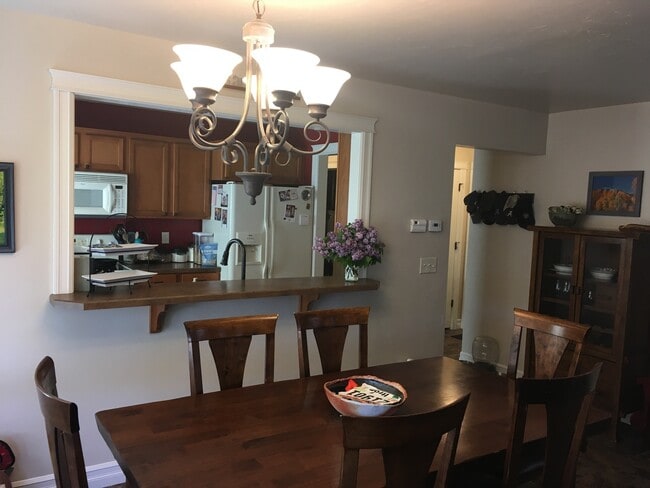 Building Photo - Cozy 3 bed 2 bath + bonus room in The Arbors