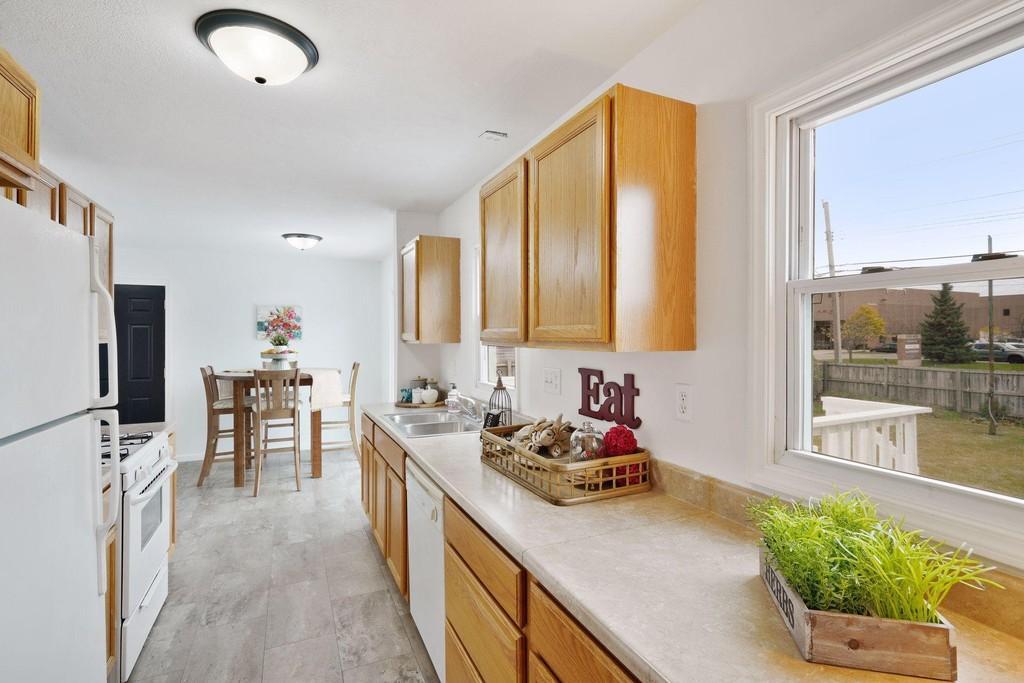 Building Photo - 5060 Hughes Ave NE