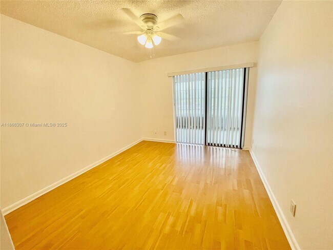 Building Photo - 2320 S Cypress Bend Dr