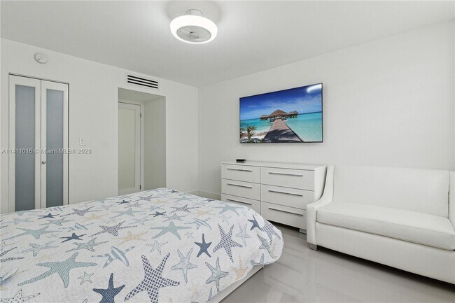 Building Photo - 2751 S Ocean Dr