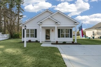 Building Photo - 2705 Buckingham Rd NW