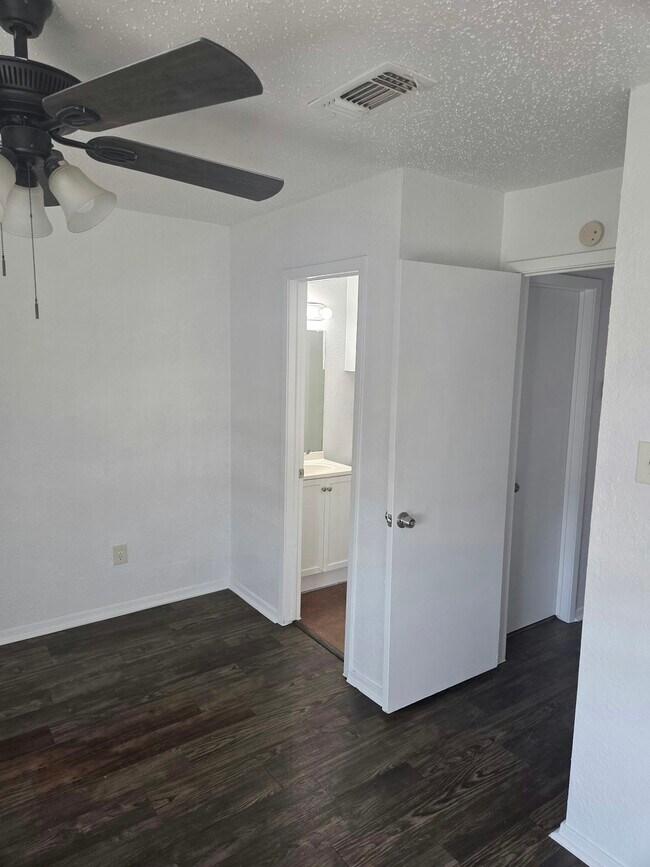 Building Photo - 209 Roberts Cir