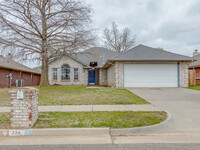 Building Photo - 729 SW 156th Pl