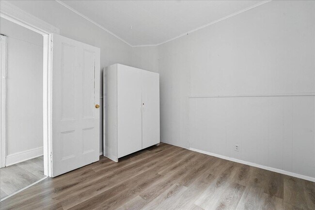 Building Photo - 335 47th St