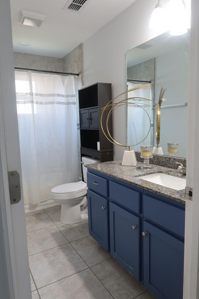 Building Photo - 515 Graneros Ave