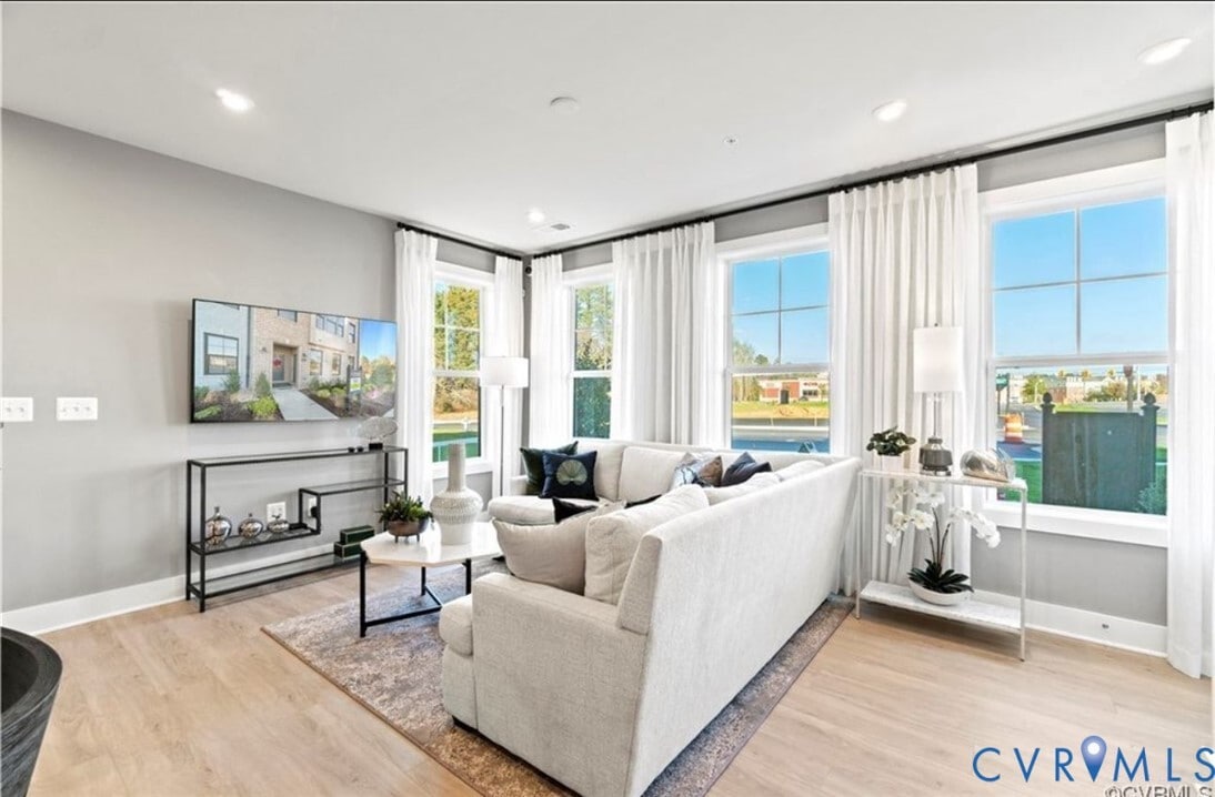 Building Photo - 4010 Chapman Grv Dr